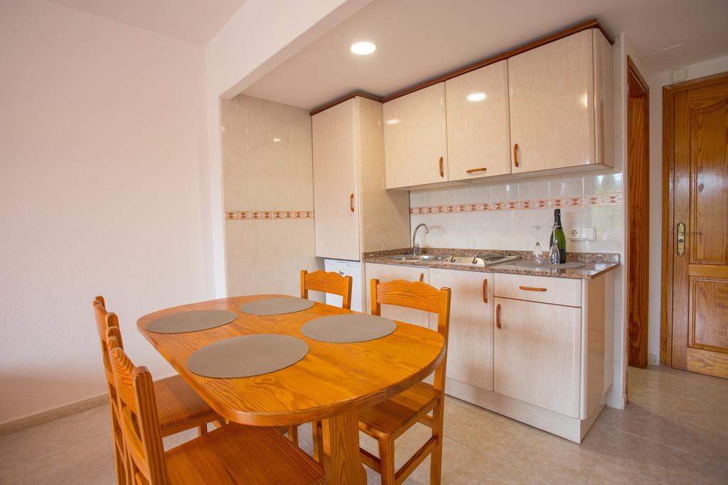 Apartamentos Zodiac San Antonio Abad Exterior foto